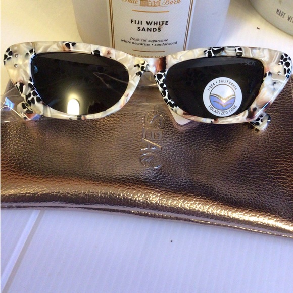 NEW! Rare Astrid multi patterned polarized sunglasses - Picture 3 of 8